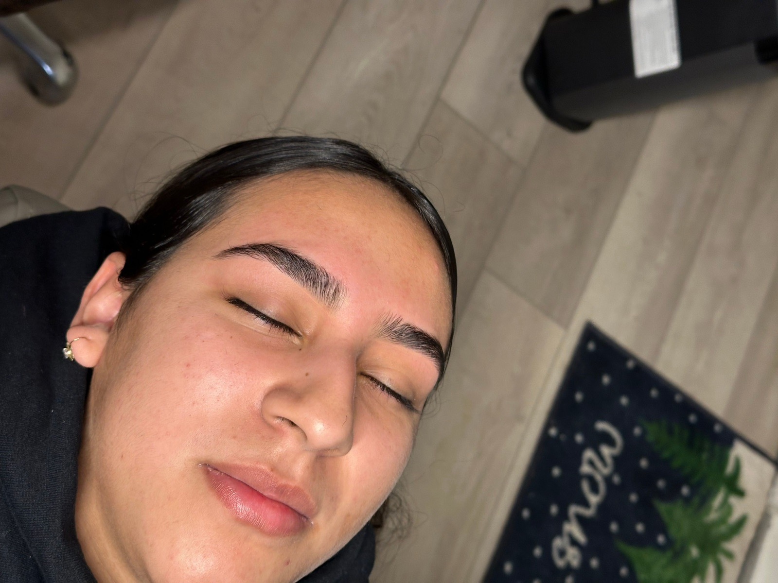 Fluffy feathered brows after threading and lamination